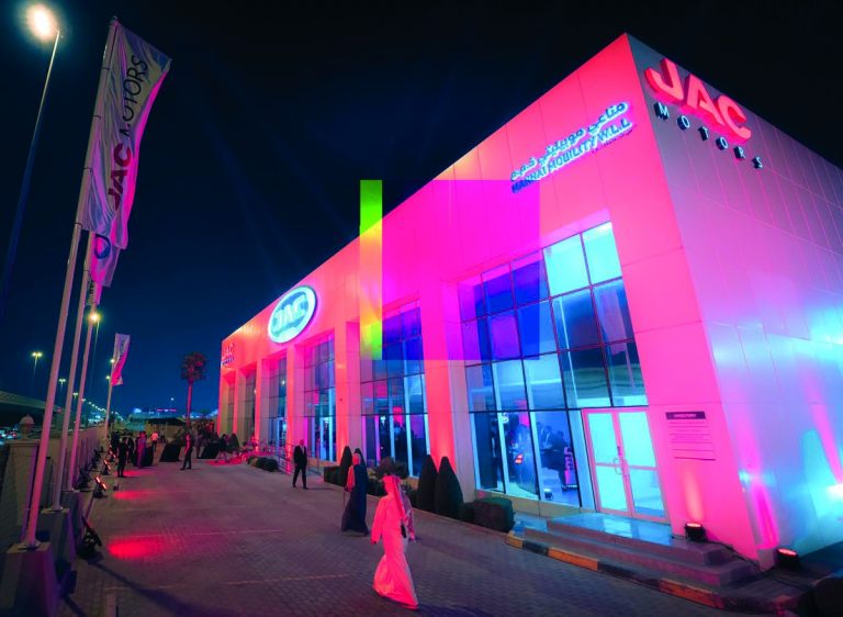 المــناعـــــي يفتتح صالة عرضه الجديدة كلياً لسيارات الركاب طراز «جاك» في قطر