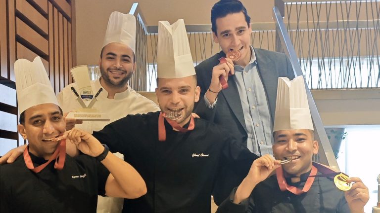 فريق طهاة فندق دبل تري من هيلتون الدوحة – السد يحصد جوائز عديدة في المسابقة المرموقة لمحترفي الطهي في قطر
