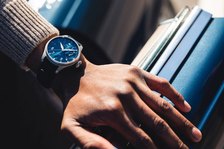 دار آي دبليو سي شافهاوزن تحتفي بشغفها طويل الأمد بسباق السيارات من خلال ساعة BIG PILOT’S WATCH   IWC RACING WORKS المحدودة