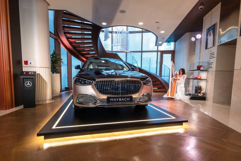 ناصر بن خالد للسيارات تستضيف أسبوعاً خاصا لتقديم سيارة مرسيدس-مايباخ EQS SUV